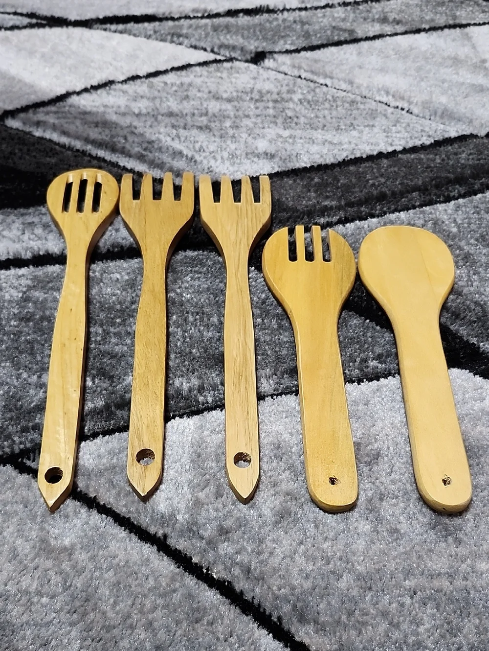 ASSORTED KITCHEN WOODEN SEVING/COOKING UTENSILS SET-OF-5